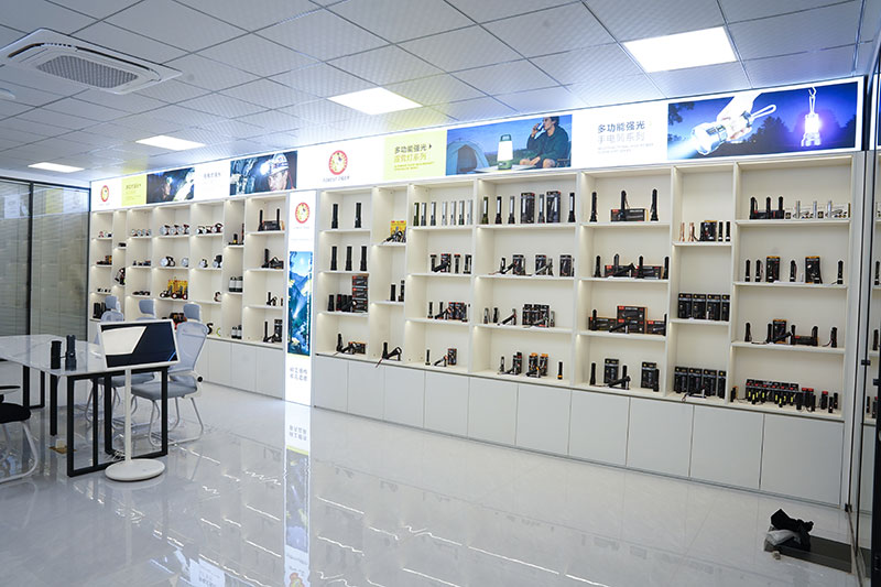 Jak wybrać niezawodnego producenta latarek LED z Chin dla projektów OEM?
